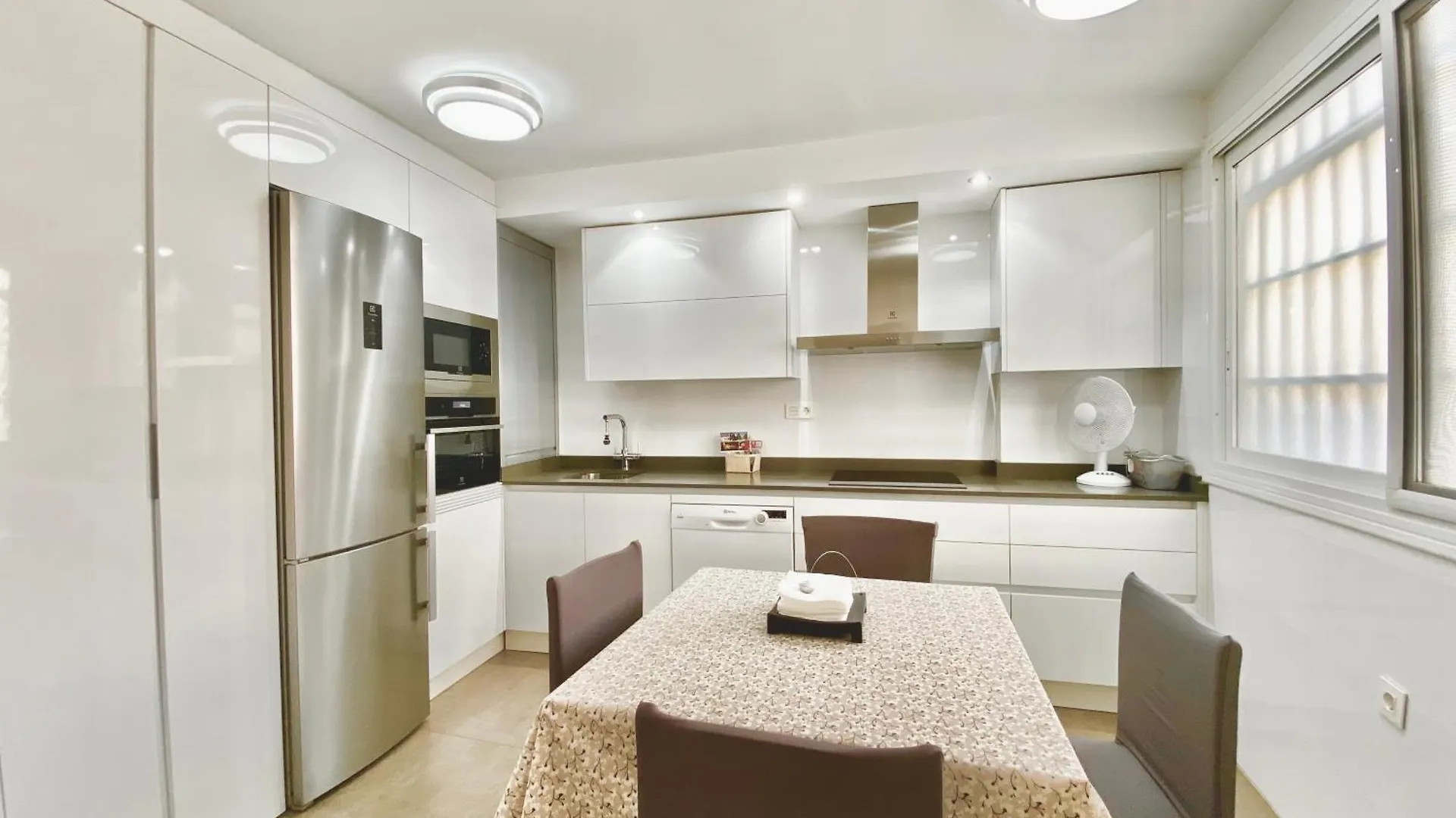 Apartamento Con Parking Gratis En El Centro, 2 Dormitorios Almeria